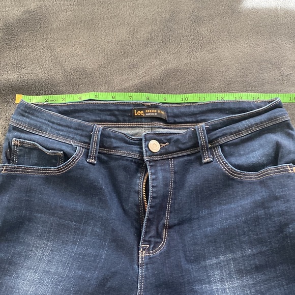 Lee capris size 10. Like new. - Picture 5 of 6